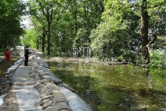 2013HW02 perleberger+str.+deichsicherungsmanahmen+mit+tauchern+03+10.06