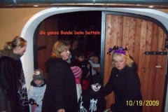 Die ganze Bande beim Betteln